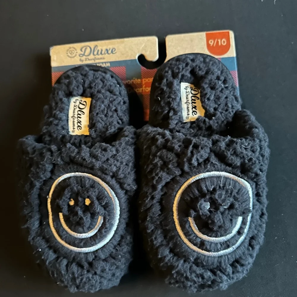 Baby DLuxe by Dearfoams Black White Smiley Face Slippers Size 9